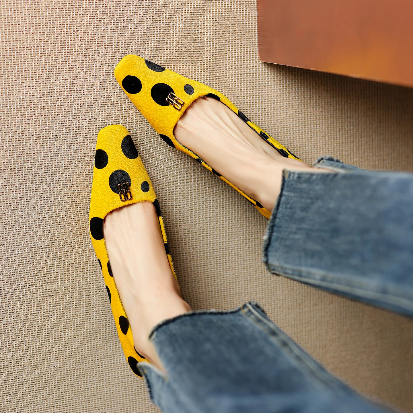 Premium Luxus Echtleder Damenschuhe mit Rosshaar, Spitze Zehenpartie Dünne Mittelhohe Absätze Gepunktete High Heels, Elegante Party-Pumps für Damen
