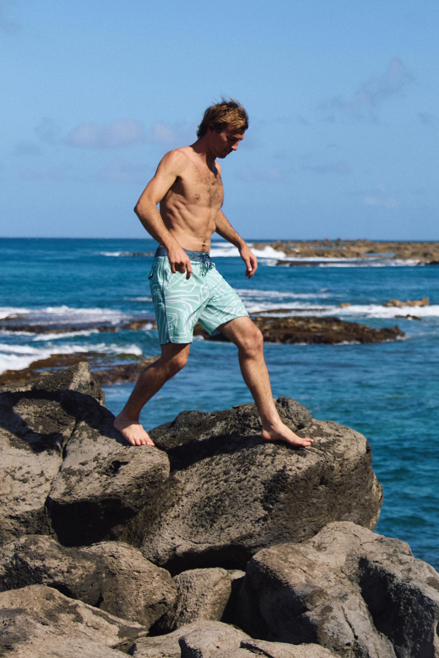 O'Neill Men's Hyperfreak Mysto Scallop 19"" Board Shorts in Green, Size 36, Elastane/Polyester