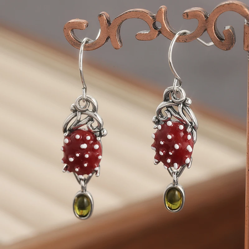 Kreative Erdbeerförmige Anhänger-Ohrringe für Frauen, Quasten-Hängeohrringe, Frucht-Hakenohrringe, Party-Dating, süßer Schmuck Image