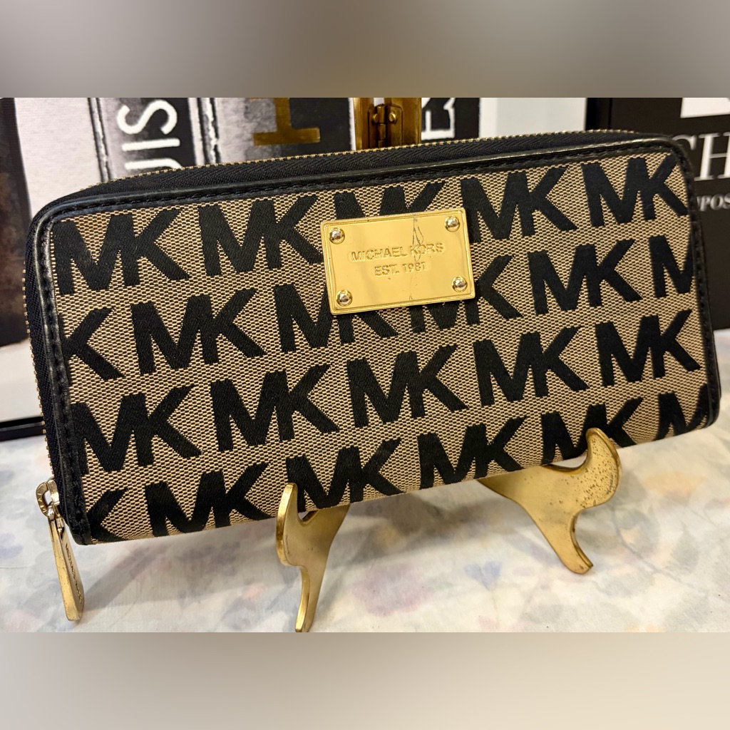 Michael Kors Bags | Euc Michael Kors Tan & Black Mk Logo Zip Wallet | Color: Black/Tan | Size: Os