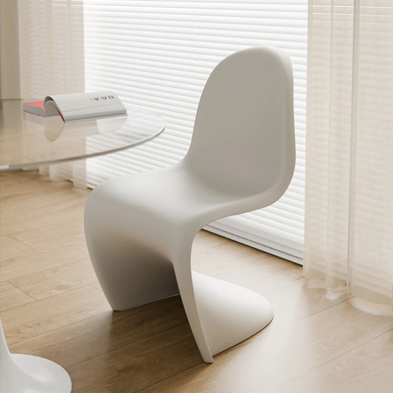 Nordic Home Makeup Dressing Stuhl moderner Designer-Esszimmerstuhl mit Rückenlehne aus Kunststoff, minimalistische SGabello-Kamera da Letto Luxusmöbel Image
