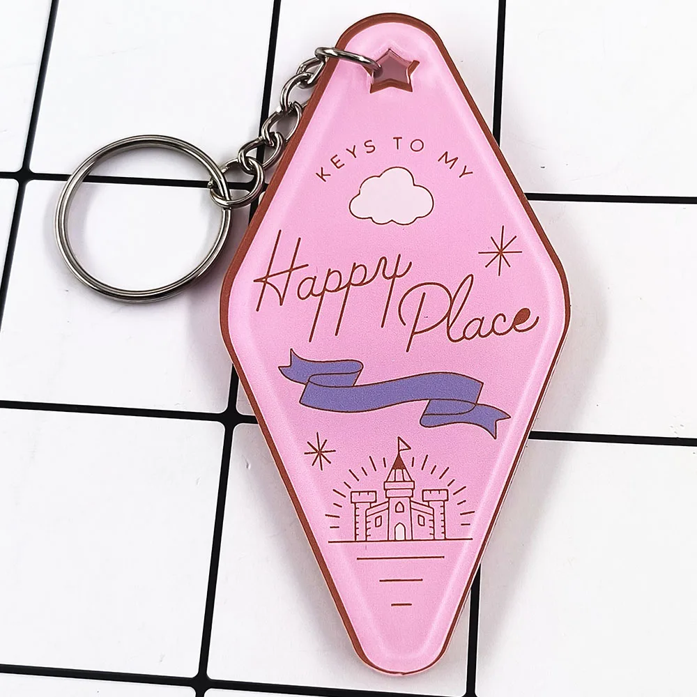 Schlüsselanhänger „To MY Happy Place“, rosa Schlüsselanhänger, Baiyun Castle Motel-Stil, Schlüsselanhänger, Retro-Stil, Hotel-Schlüsselanhänger, Rucksack-Dekoration, Anhänger Image