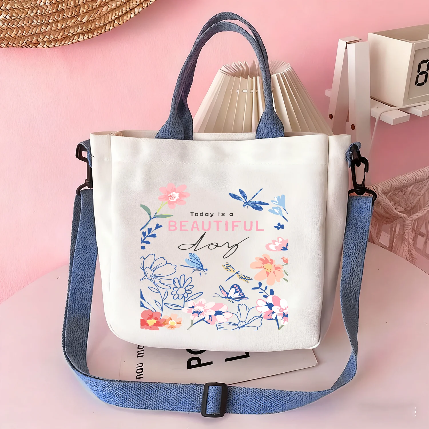 Handtaschen und Umhängetaschen mit Blumen-, Schmetterlings- und Libellenmuster – ideal für Reisegepäck und Kosmetik. Image