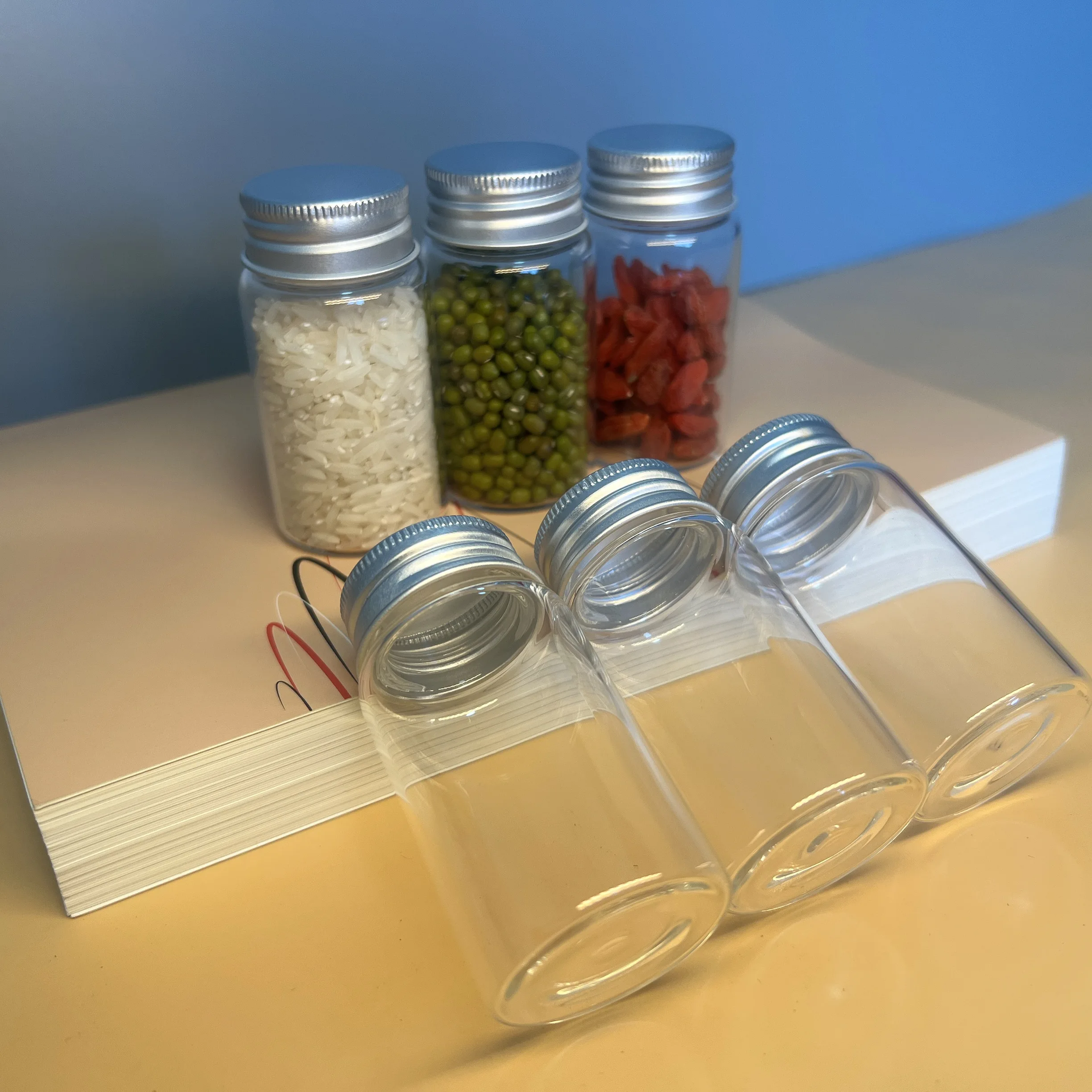 8/27 Stück 50ml Glasbehälter mit Silberdeckeln Kompakte Behälter Gewürzsortierung Küchenschrank-Organisation Schlanke Glasflaschen