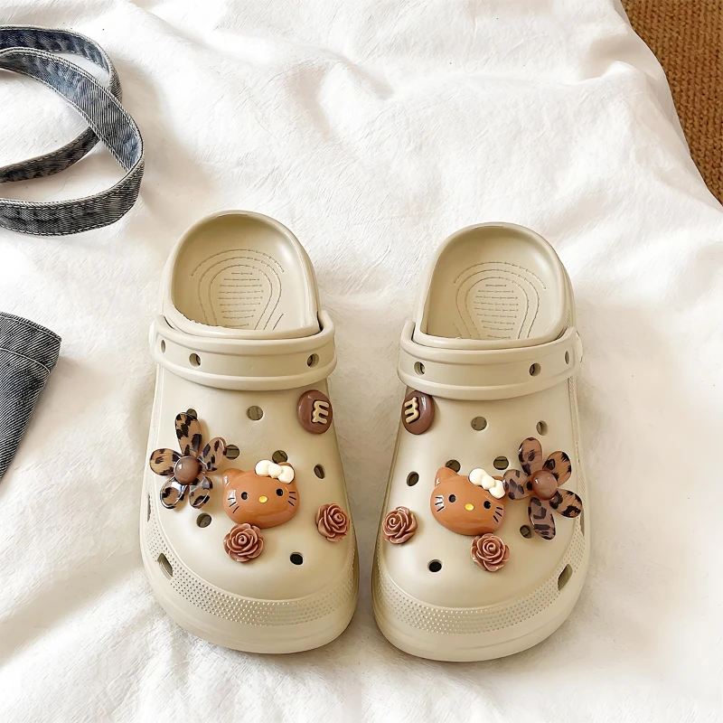 10 Stück Kawaii Hello Kitty Leoparden-Blumen-Rosen-Schuh-Charms-Set, niedliche Schuhdekorationen für Clogs, Sandalen, Mädchen, Partygeschenke, Gastgeschenke ﻿