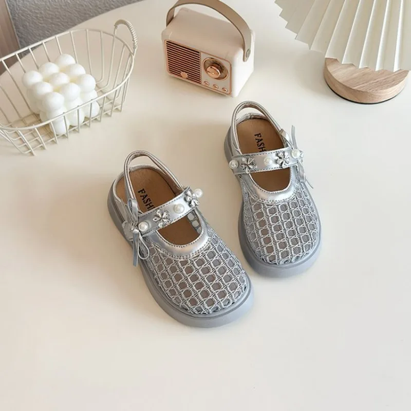 2026 Sommer Kinder Atmungsaktive Mesh-Schuhe Modische Mädchen-Schuhe Süße Mary Jane Schuhe Niedliche Perlen-Schleife Rutschfeste Kinderschuhe