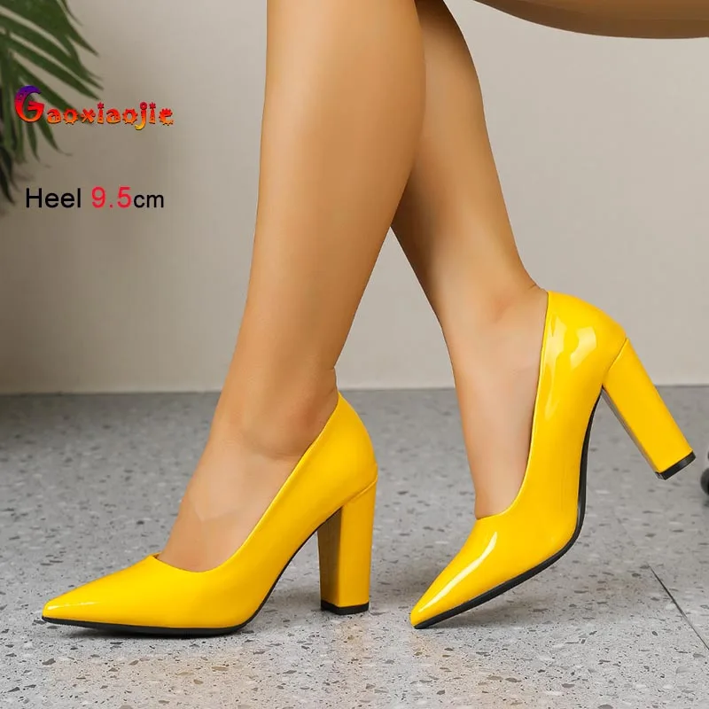 2026 Neue Modische Gelbe Damenpumps Spitze Zehenpartie Flacher Ausschnitt Blockabsatz Einzelschuhe 9,5CM Super Hohe Absätze Bankett Damenschuhe