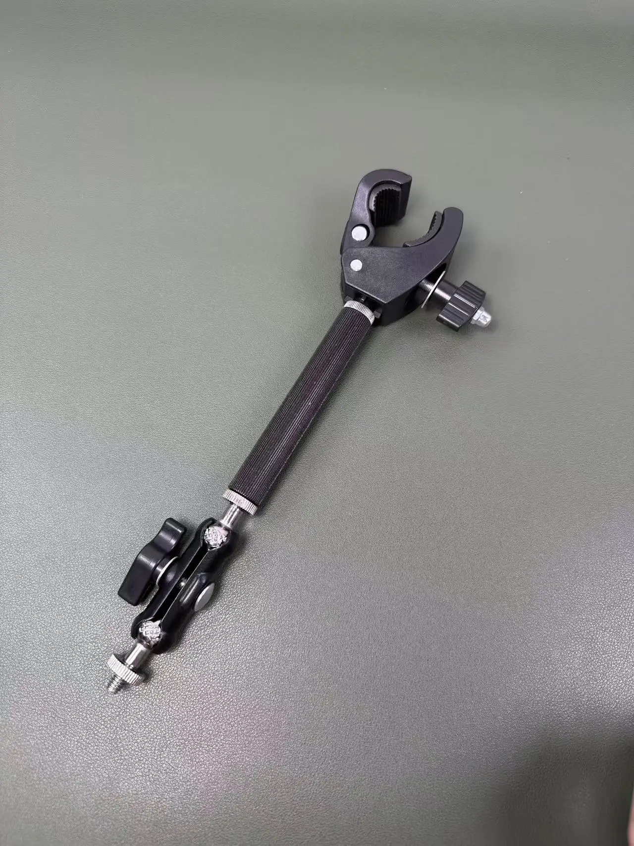 Universelle Sportkamera-Klemmhalterung Verlängerte Aluminiumstange 360° ° Drehgelenk für Desktop-Rundrohre Image