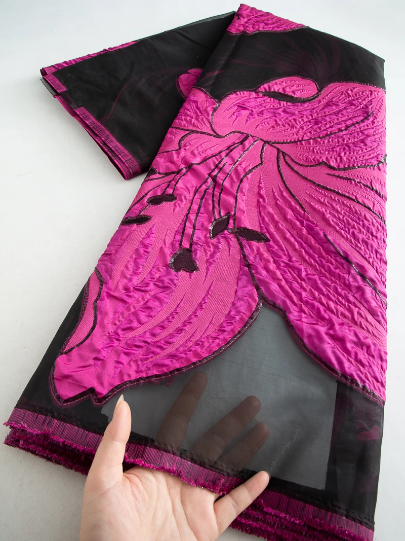 2025 Tessuto di pizzo broccato nigeriano di alta qualità Doratura Tessuto di pizzo jacquard africano organza Abito da festa francese per le donne, 5 metri