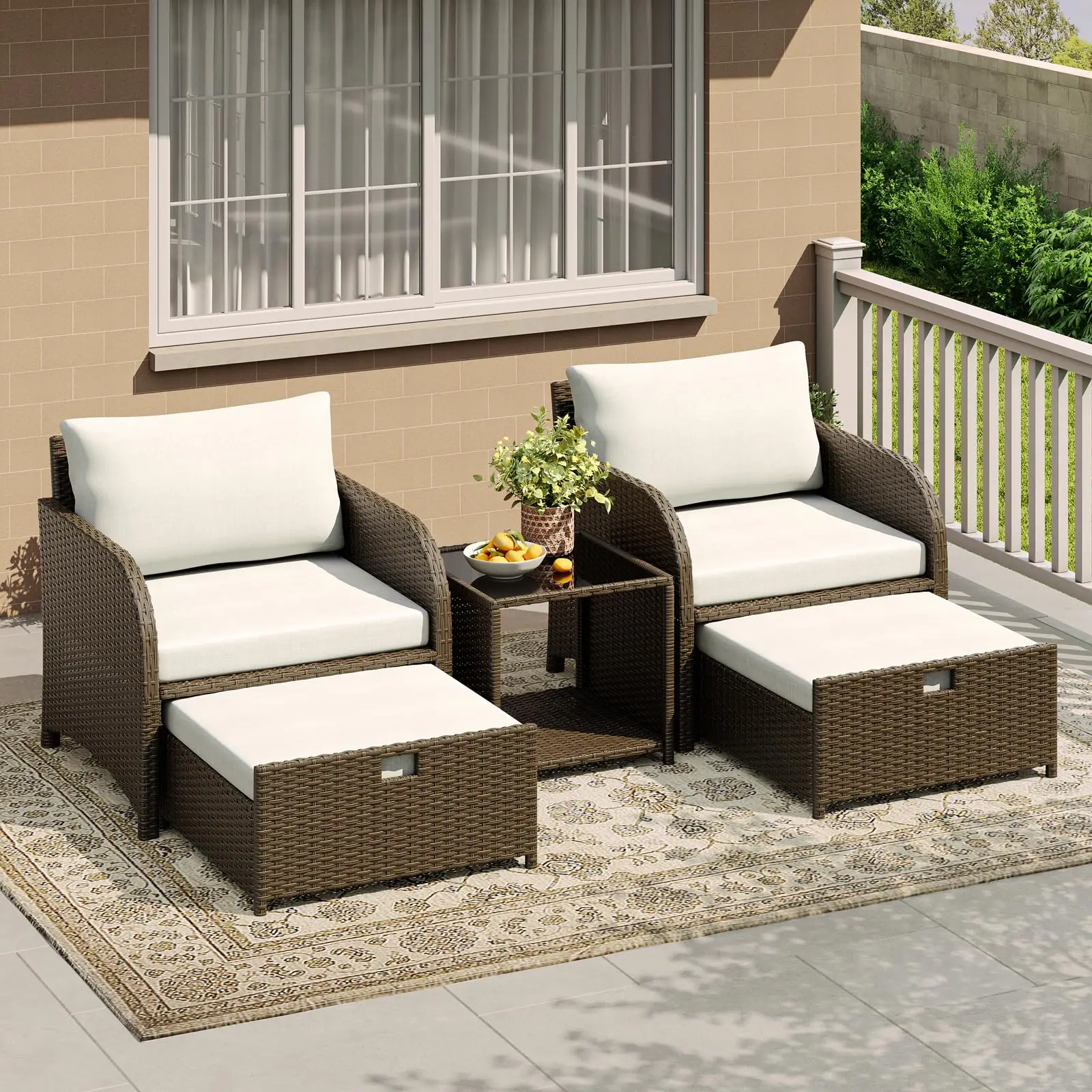 5-teiliges Rattan-Gartenmöbel-Set, Outdoor-Sitzgruppe mit Hockern und Glastischplatte für Garten, Balkon und Poolbereich