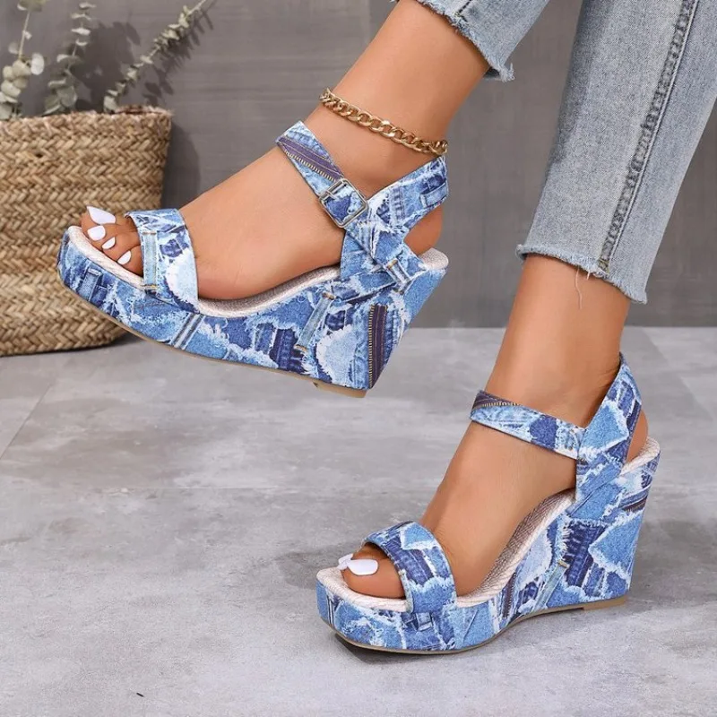 2026 Neue Damen-Keilsandalen: Modische, geblümte Canvas-Schuhe, elegante Damen-Freizeitsandalen in großen Größen, dicke Plateau-Schuhe