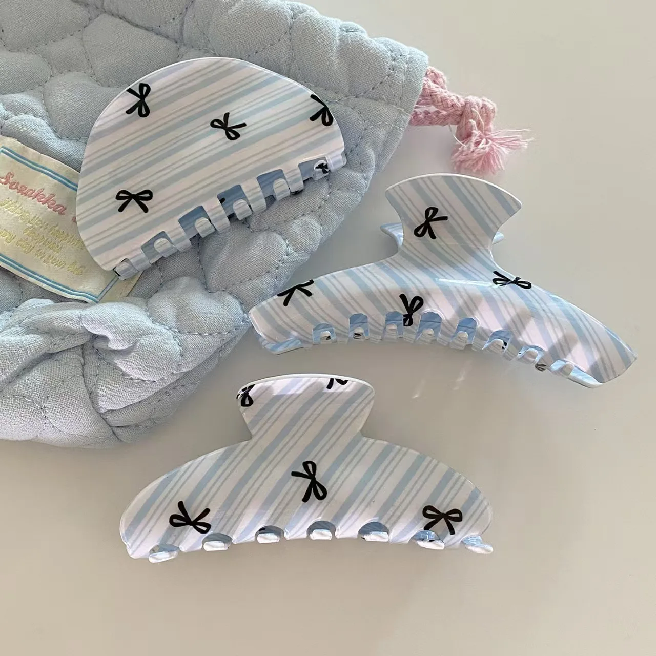 1 Stück koreanische Haarspange mit blauen Streifen, französische High-End-Haarspange aus Acetat, elegant und schlicht, neue große Haarspange im Shark-Clip-Stil.