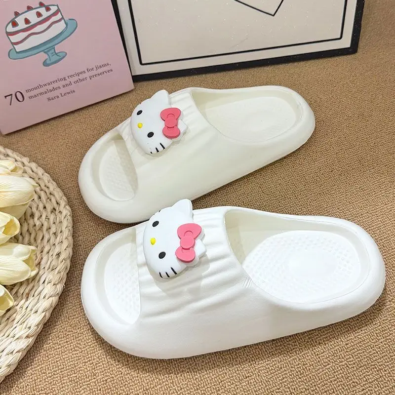 Nouvelles pantoufles pour femmes Hello Kitty, dessin animé, antidérapantes, été, semelle souple, résistantes à l'usure, pour la maison, la salle de bain, l'ordinateur, mignonnes, cadeau kawaii