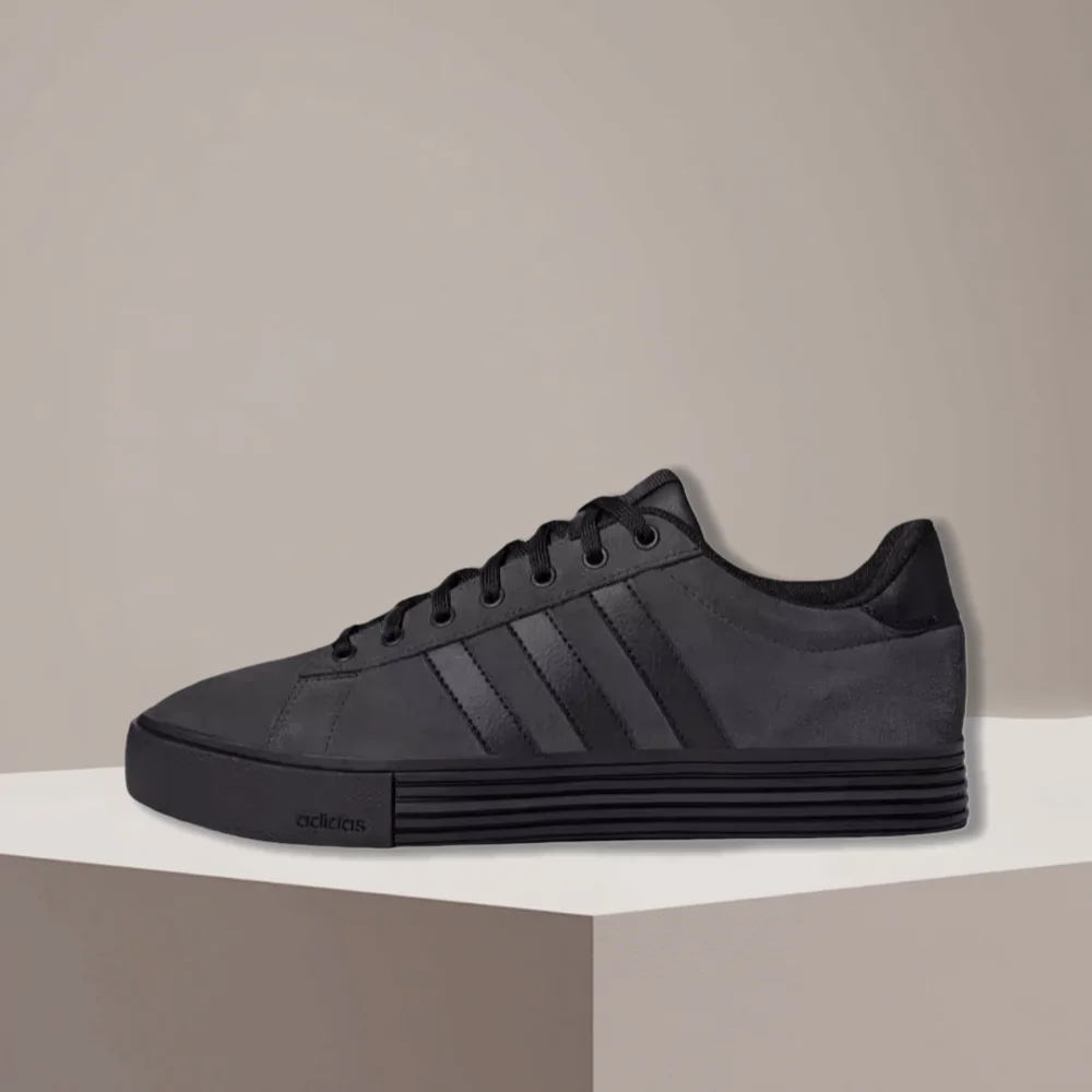adidas Daily 4.0 Unisex Modische, vielseitige Low-Top-Skateschuhe mit dünnen Sohlen, rutschfest und verschleißfest JI4355