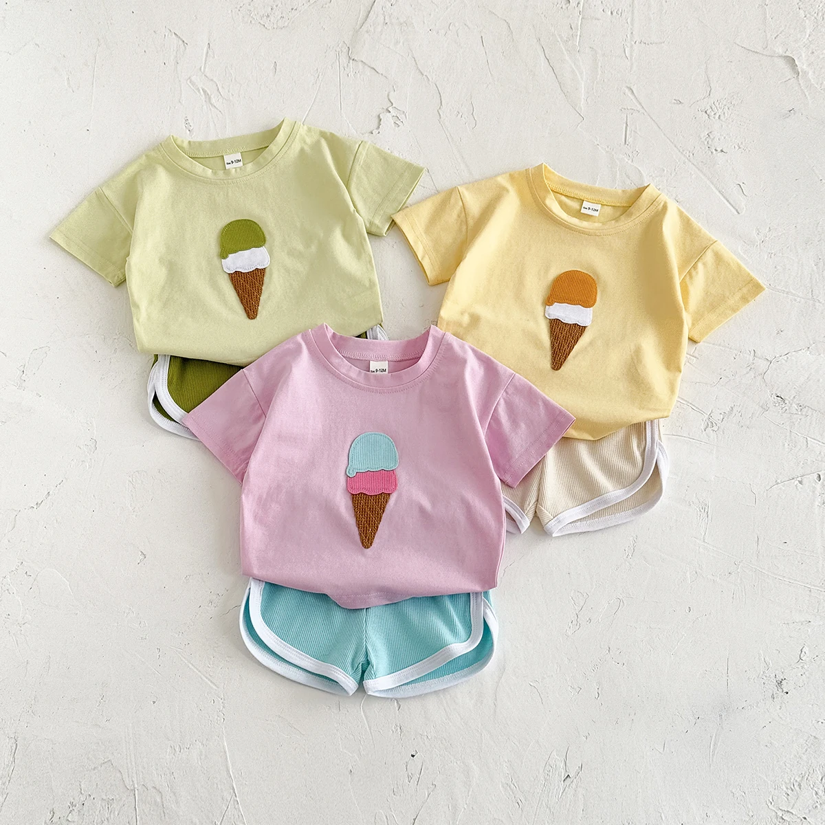2-teiliges Set Neue Babykleidung in Verschiedenen Farben mit Niedlichem Eiscreme-Aufnäher T-Shirt+Shorts für Kleinkinder Sommer-Outfit Image