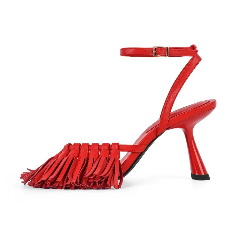 2026 Sommer Neuheit: Rote Quasten-Sandalen mit hohem Absatz und Schnalle, europäisch-amerikanische handgefertigte gewebte Zehenkappe, Damenschuhe Image