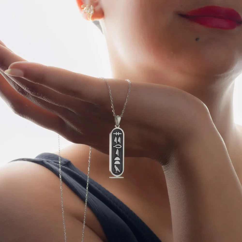 Gravierter Ägyptischer Kartuschen-Anhänger für Frauen und Männer, Individualisierte Hieroglyphen-Namenskette, Personalisierter Altägyptischer Schrift-Schmuck Image