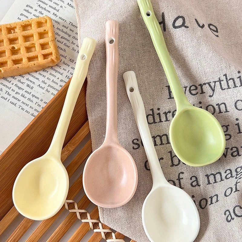 Porzellan Sprache Farbe Hohe Aussehen Ebene Keramik Löffel Haushalt Suppe Löffel Set Langen Griff Essen Löffel Leicht Schöpfkelle Image