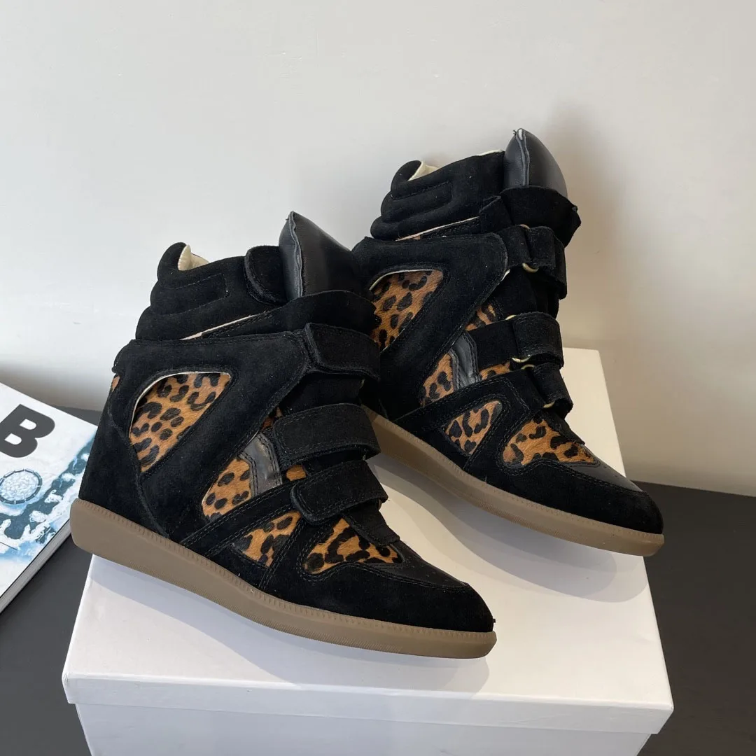 Damen Keilabsatz-Sneaker mit verstecktem Absatz und mehreren Klettverschlüssen Image