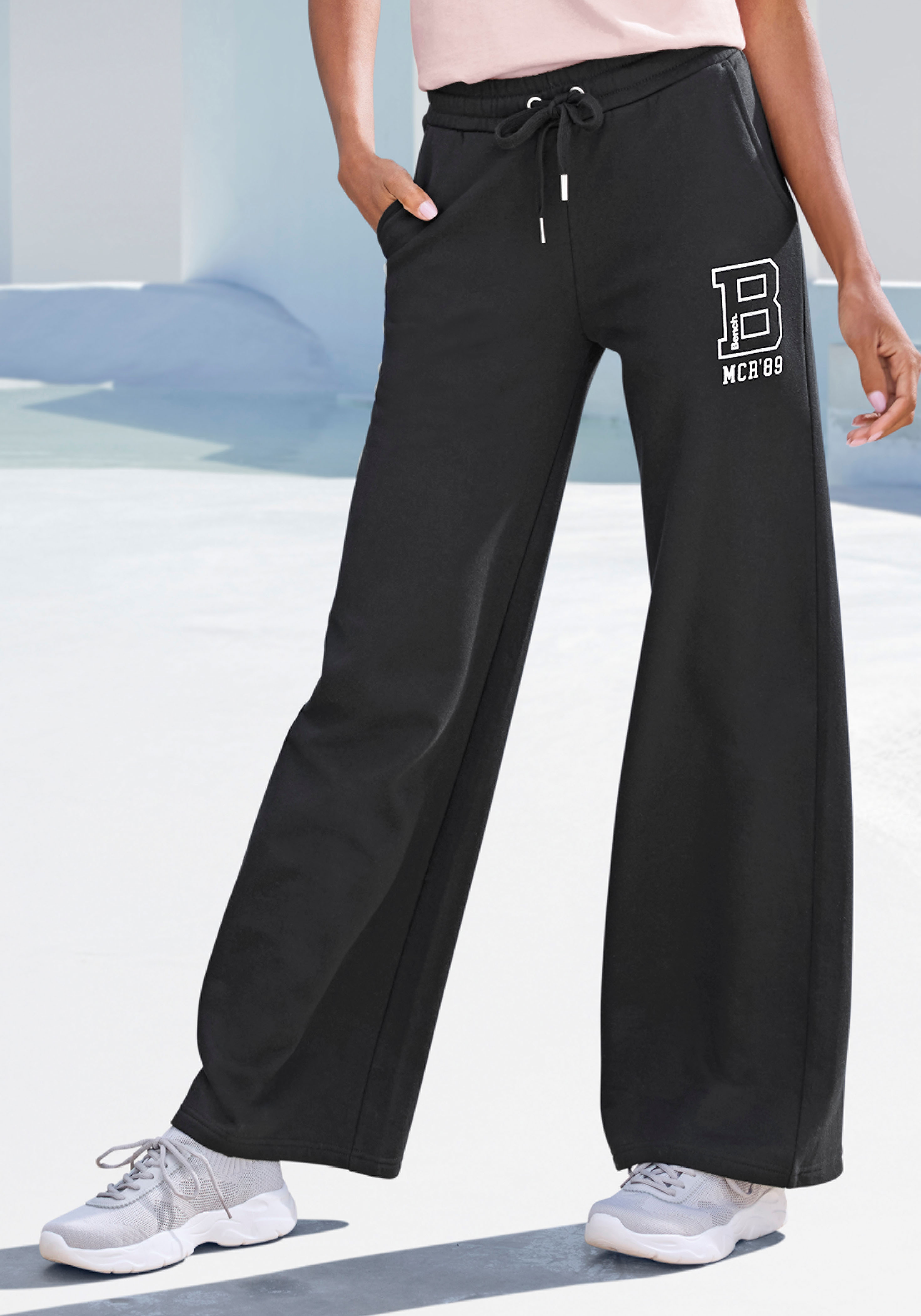 Jogginghose BENCH. LOUNGEWEAR, Damen, Gr. 52/54, N-Gr, schwarz, angeraute Sweatware, Obermaterial: 60% Baumwolle, 40% Polyester, unifarben, Basic, bequem lang, Hosen Jogginghose, extra weit, innen leicht angeraut, Loungewear Image