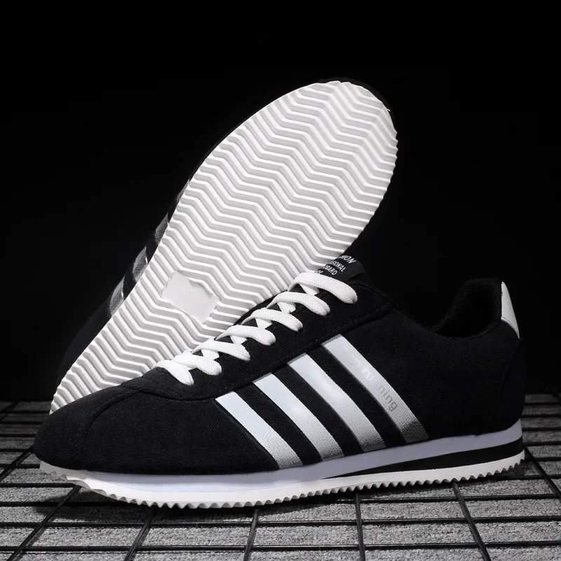 2025 neue Sommer Schwarz Triple s Halten Laufschuhe Männer Trainer Niedrigen Atmungsaktive Leinwand Retro männer Sport Schuhe tenis para hombre