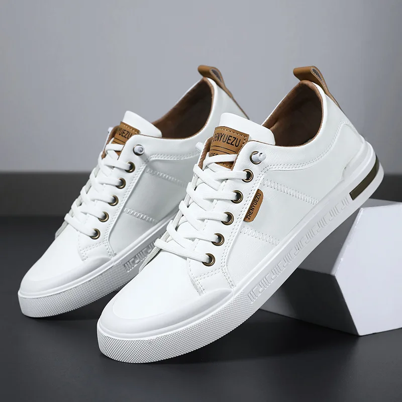 Neue Herren-Low-Top-Ledersneaker, weich, langlebig, weiß, Freizeitschuhe, trendige, vielseitige, skate-inspirierte Schuhe für Streetwear, Alltag