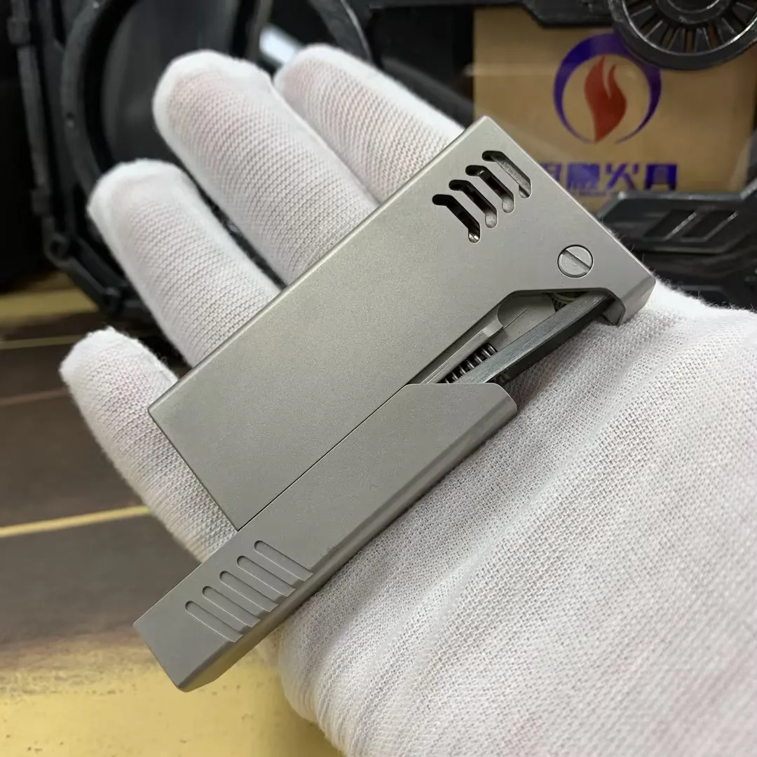 CNC-Titan-Kerosinfeuerzeug mit mechanischem Gefühl, exquisites rauchendes Kraftstofffeuerzeug, stressabbauendes EDC-Werkzeug zum Sammeln, Geschenke Image