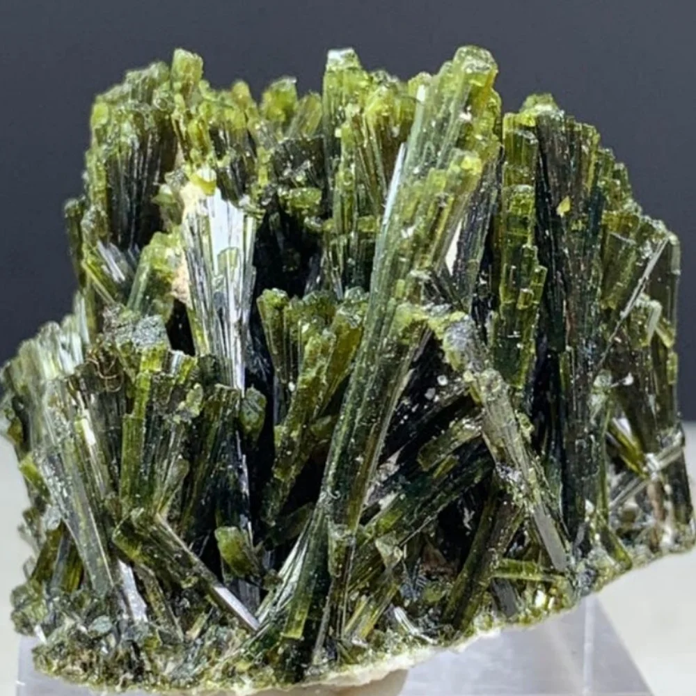 250 g grünes Turmalin-Exemplar, Rohstein, Epidot-Heilkristalle, Cluster, spirituelle Mineralprobe, zum Sammeln für die Dekoration Image