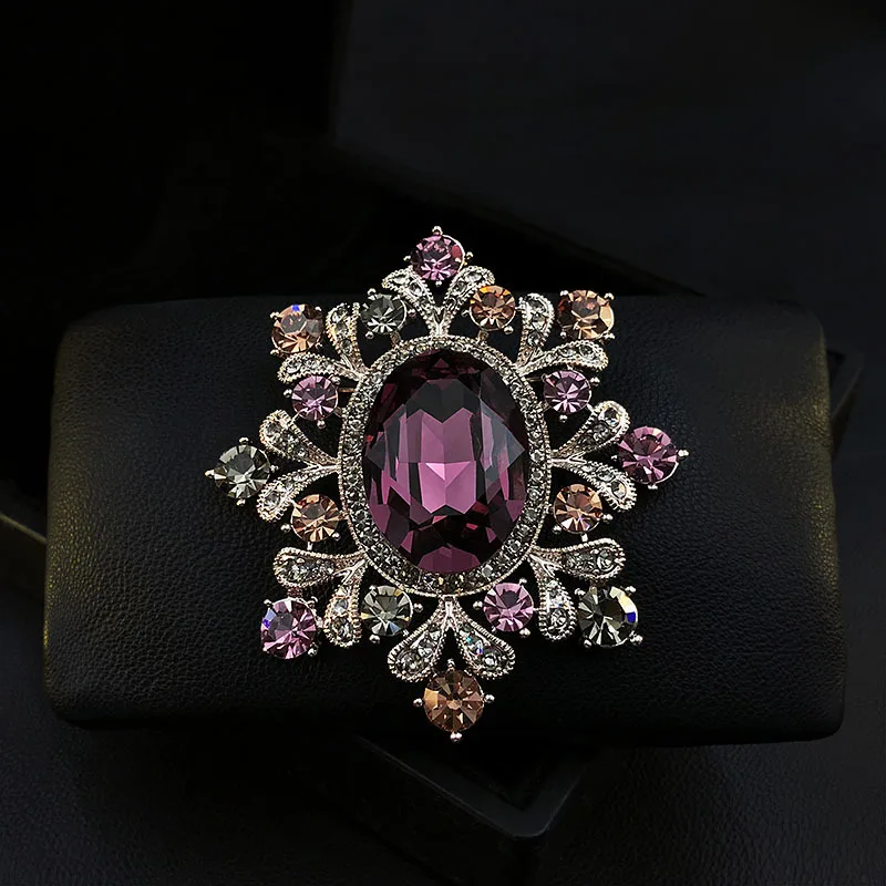 Retro-Kristall-Brosche, elegant und würdevoll, wunderschöne Damen-Anstecknadeln, Herbst- und Wintermantel, Vintage-Accessoire, exquisites Abzeichen, Geschenk Image