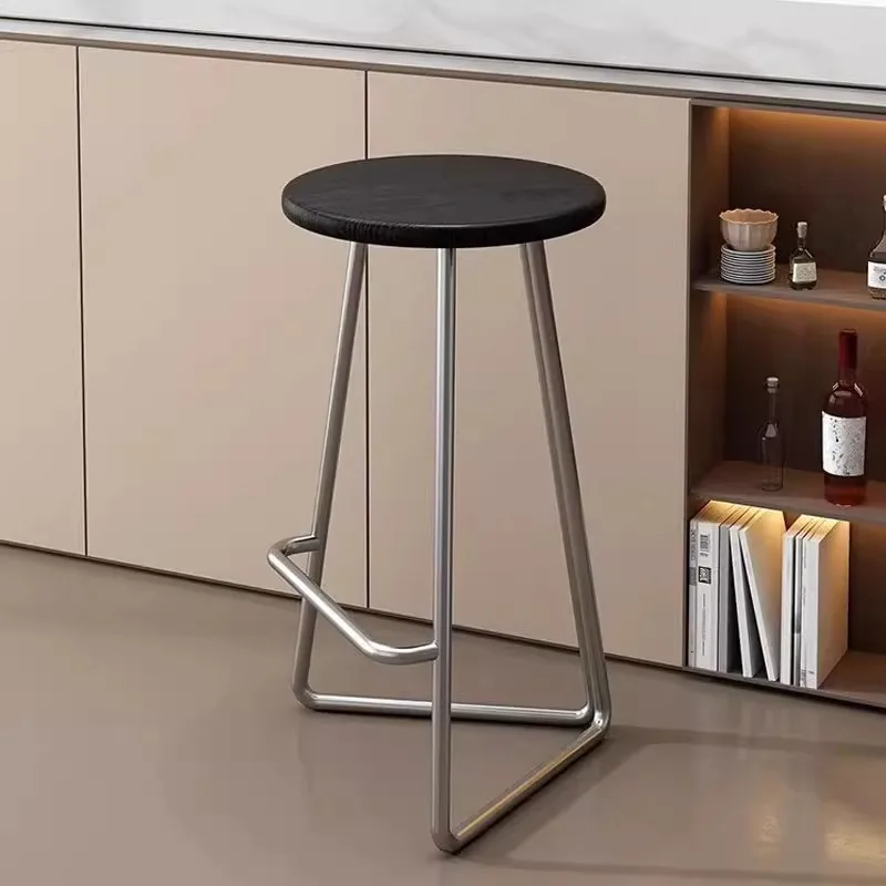 Nordic Home Designer Barhocker, hoher Café-Barhocker, Sitzfläche aus Massivholz, Tisch aus Schmiedeeisen, runder Hocker, Barhocker