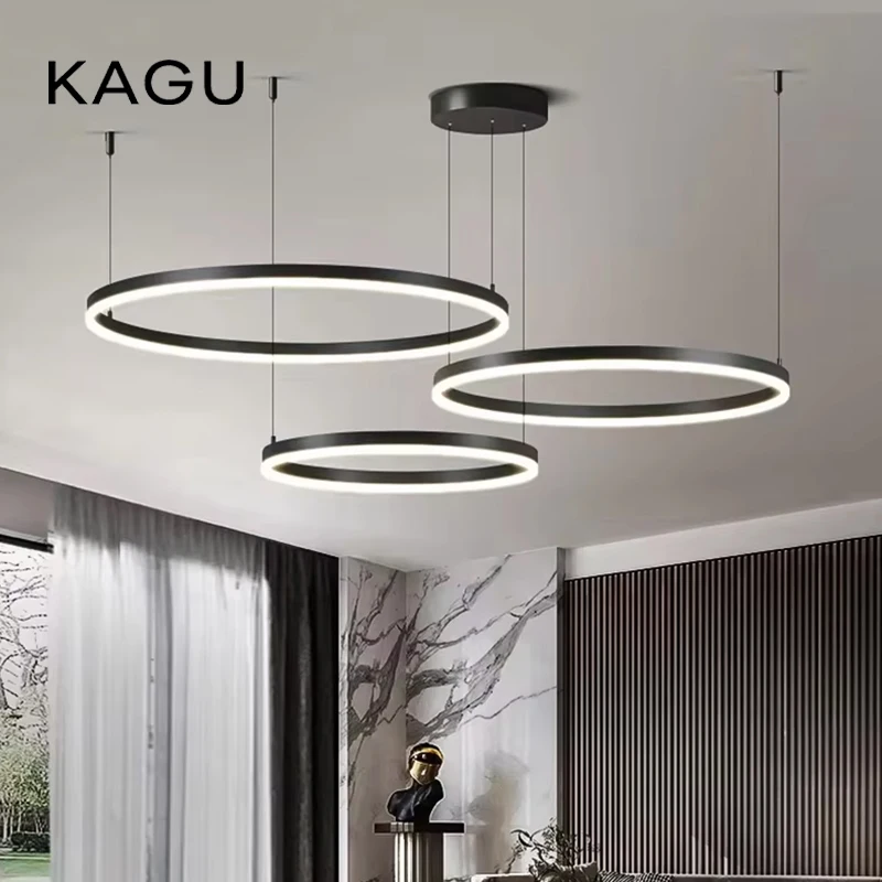 Minimalistischer moderner LED-Kronleuchter, gebürstetes Gold, schwarze Deckenringe, Hängelampe, höhenverstellbar, für Zuhause, Wohnzimmer