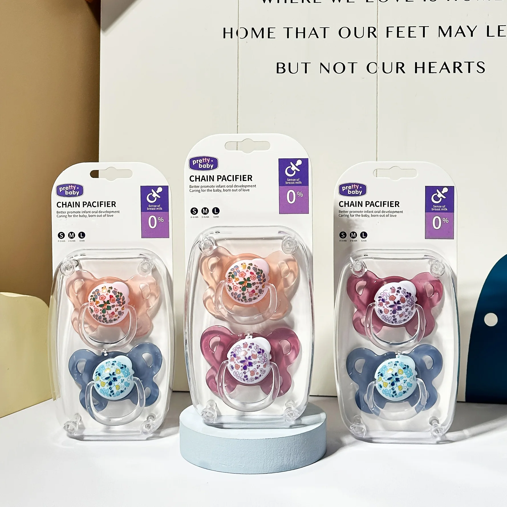 Neuer 2er-/4er-Pack Baby-Schnuller mit Abdeckung, bedruckter Blumendesign-Beruhigungssauger mit Daumennippel, perfektes Babyparty-Geschenk für Jungen und Mädchen Image