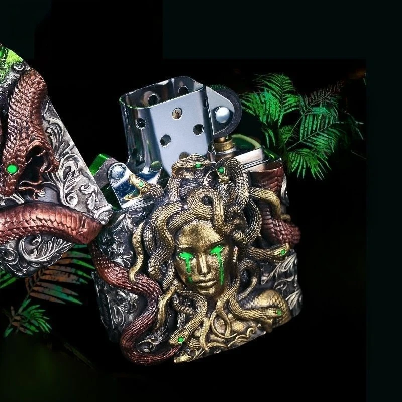 Medusa Armor Kraftstofffeuerzeug, leuchtendes klassisches Schleifradfeuerzeug, Zigarettenzubehör, Geschenk für Männer Image