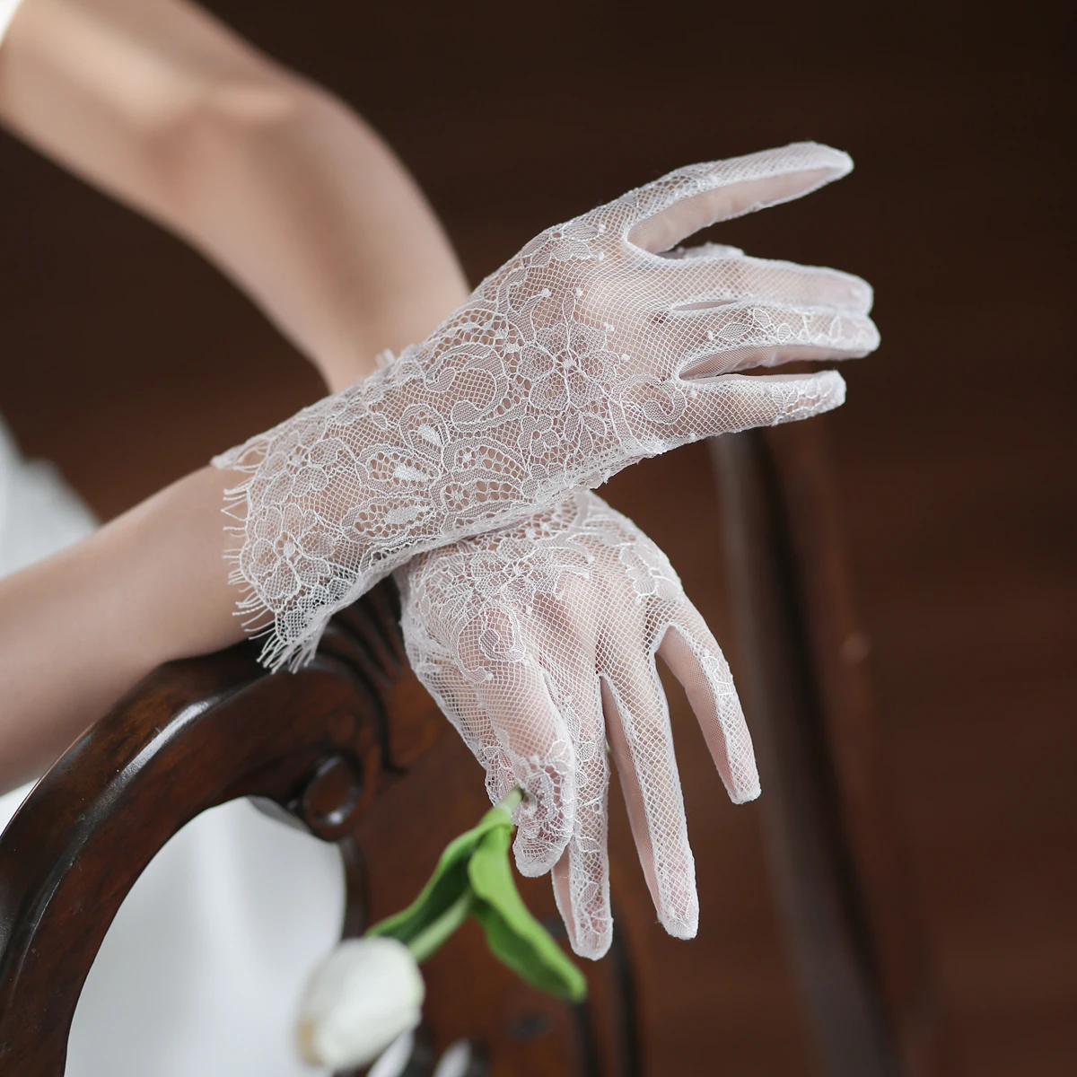 WG062 Hochzeit Braut Kurze Weiße Handgemachte Handschuhe Wimpern Spitze Handgelenk Brautjungfer Handschuhe Frauen Pageant Prom Perform Handschuh Image