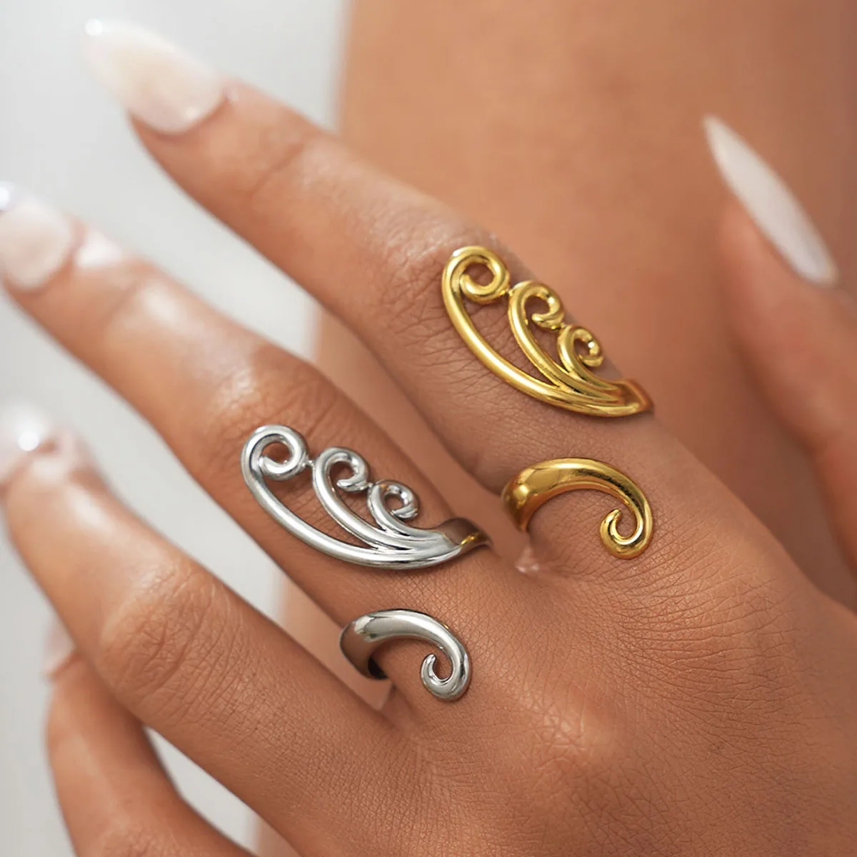 Exquisite Geometrie-Design-Edelstahlringe, 18 Karat vergoldet, wasserdicht, hochwertiger Schmuck für den täglichen Gebrauch, Urlaub am Meer Image