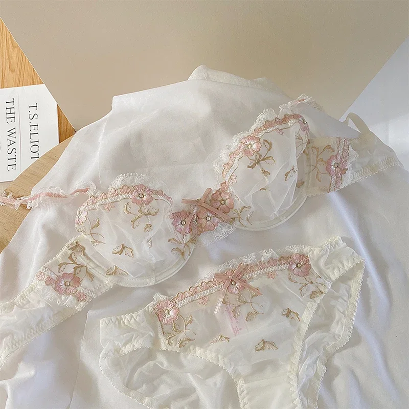 MOYISU Neue Ankunft Luxus Pure Desire Spitze Tüll Sexy Höschen Dessous Set Lila Stickerei Mädchen Brüste Große Größe Große Brüste Kleine
