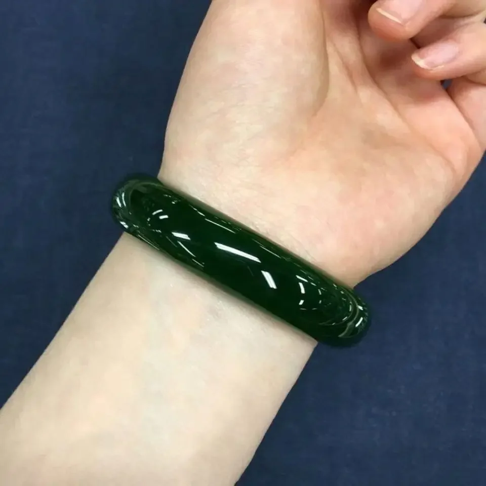 Senden Sie ein Zertifikat. 100 % grüner Burma-Jade-Armreif für Damen, Smaragd-Edelstein-Schmuck, zertifizierte Jade-Stein-Armreifen der Güteklasse A Image