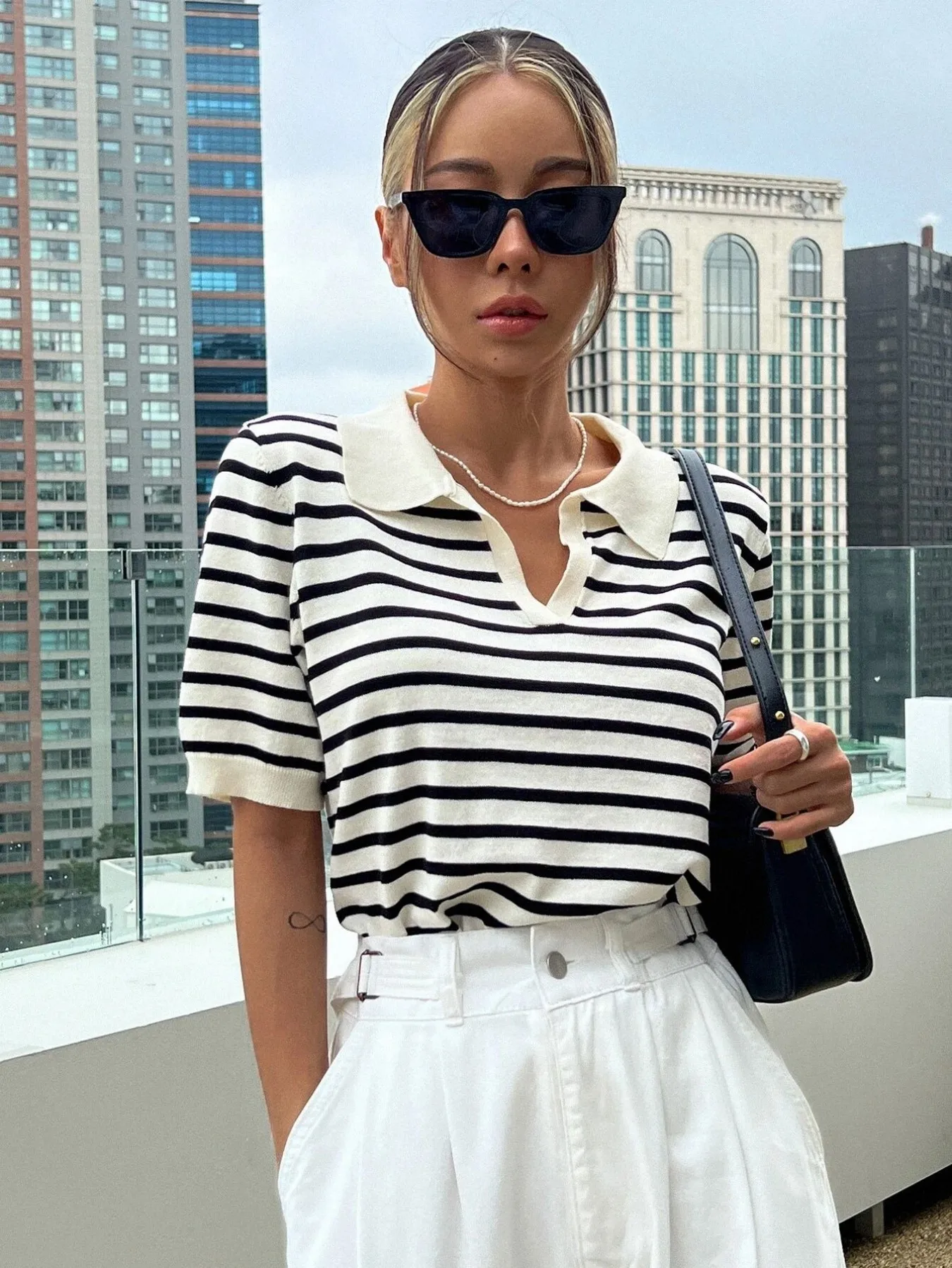 2026 Neue Damen Schwarz-Weiß Gestreifter Strick-Polo-Pullover Kurzarm mit Kragen V-Ausschnitt Lässiger Alltags-Sommer-Streetwear-Oberteil Image
