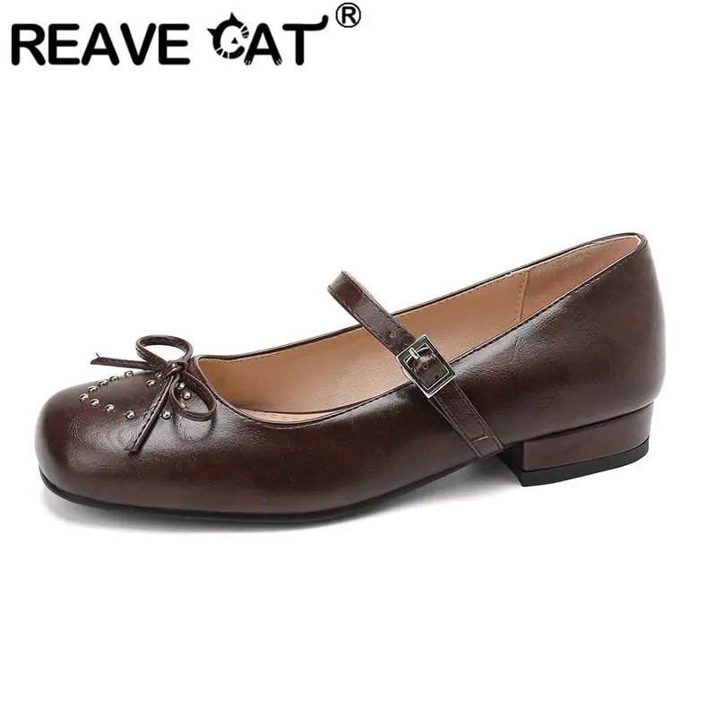 REAVE CAT Schwarze Damen-Flats mit eckiger Zehenpartie, Schnallenriemen, Schleife und Nieten, große Größen 41 42 43, lässige Alltagsschuhe, handgefertigt, weiches Schuhwerk