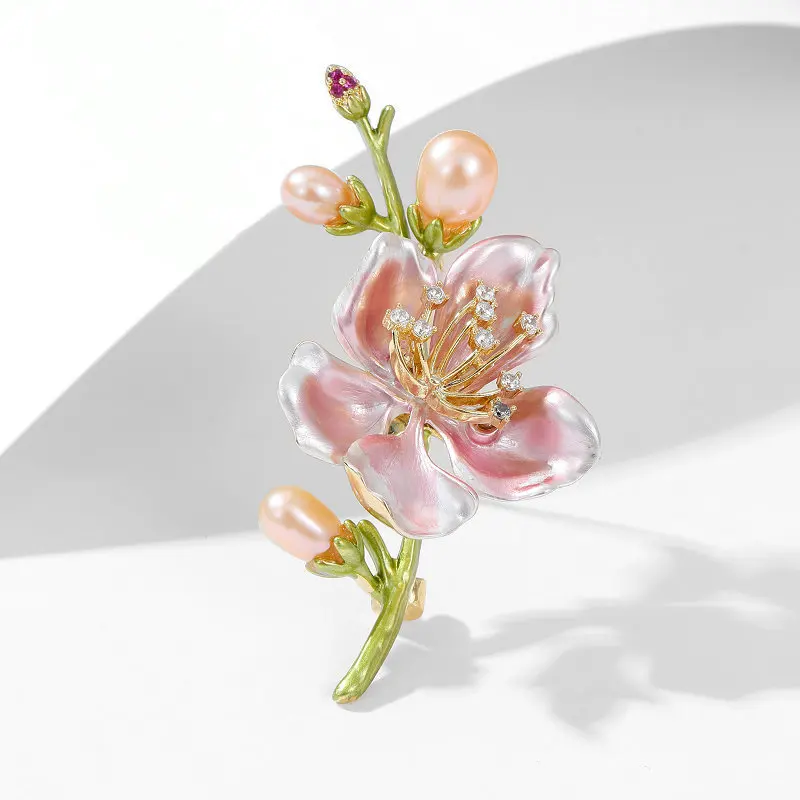 Nuove eleganti spille con fiori di gelsomino verde per le donne Dolce moda smalto perla fiore spilla spille regali di gioielli per feste di nozze