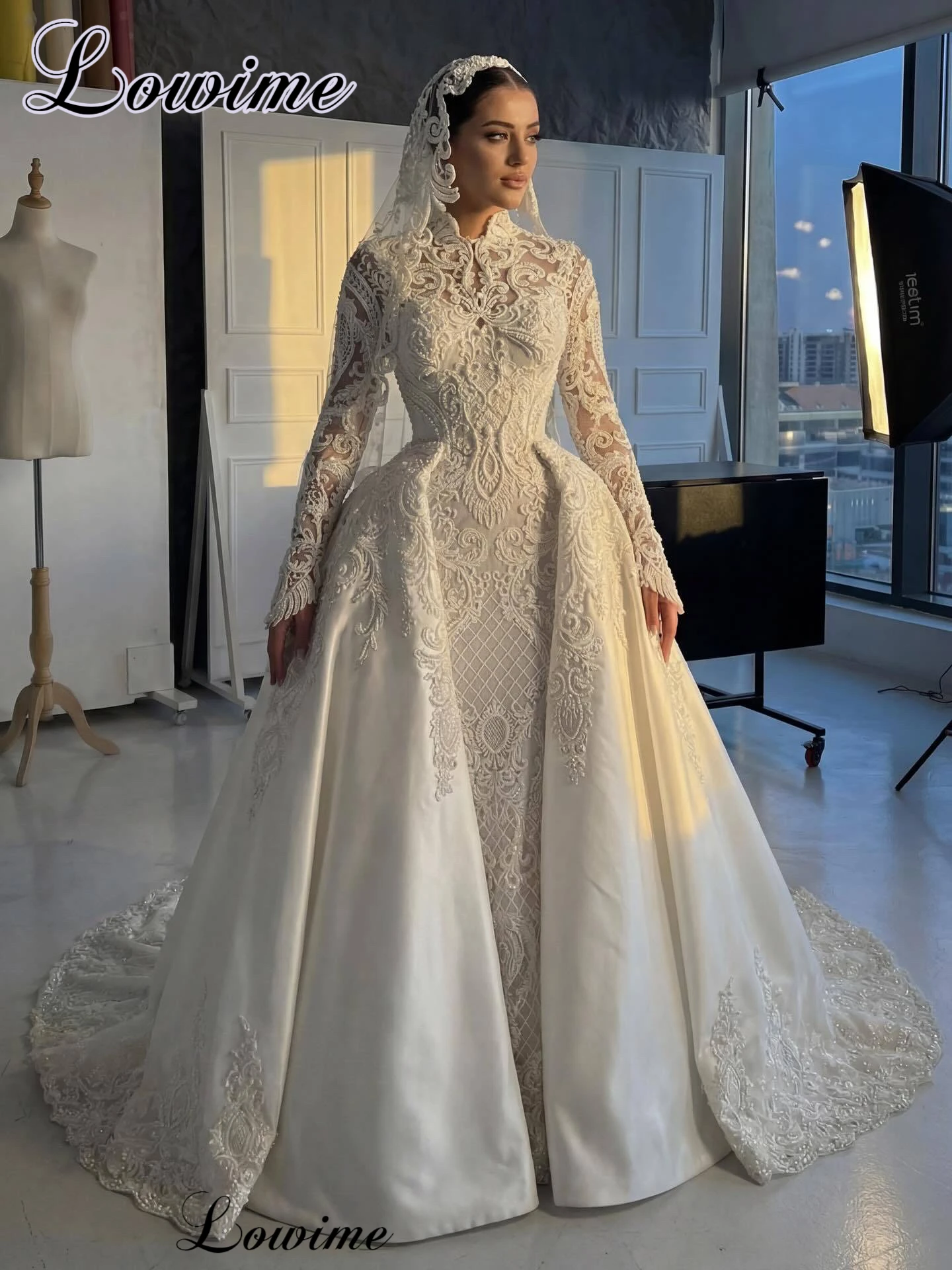 Dubai Muslim Cream Color Wedding Dresses With Detachable Train Long Sleeves Formal Bridal Gowns Mermaid Wedding Gowns Customized