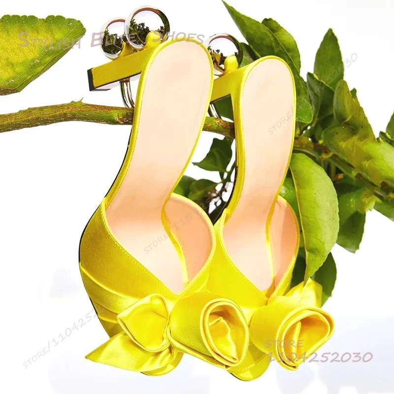 Leuchtend gelbe Satin-Rosen-Rot-Design-Peep-Hausschuhe für Mädchen, rosarote Seidensandalen, Metallschnalle, Stiletto-blaue Absätze, süße Damenschuhe