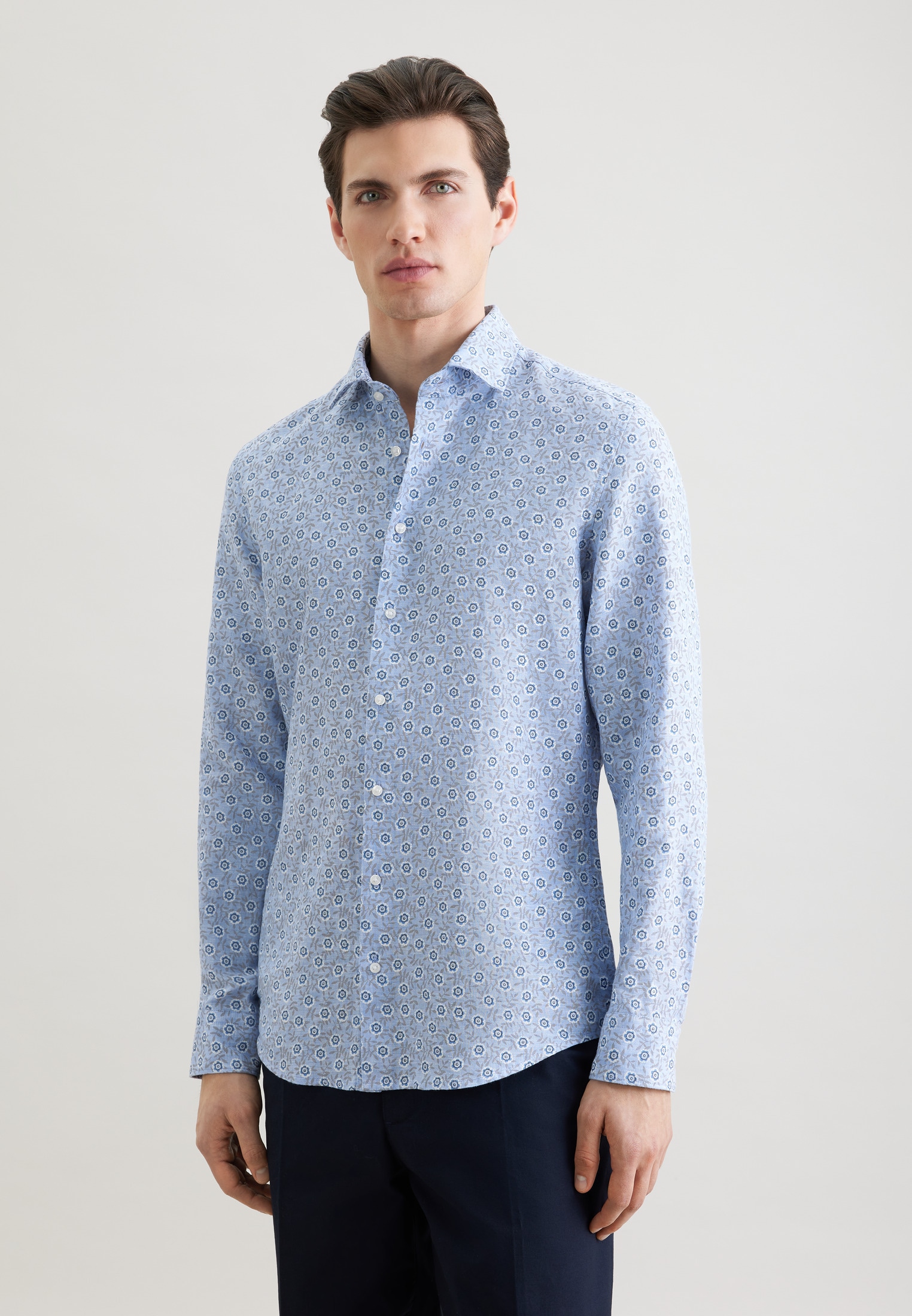 Leinenhemd SEIDENSTICKER "Schwarze Rose", Herren, Gr. M (40), normale Ärmellängen, hellblau, 100% Leinen, bedruckt, tailored fit, 2-Knopf-Manschette, Hemden, Shaped 1/1 Kentkragen Druck