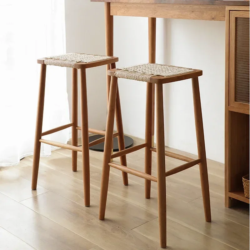 Nordischer Barstuhl aus massivem Holz, japanisches Rattan, gewebt, hoher Hocker, Kirschholz, elegante Barmöbel für stilvolles und gemütliches Esszimmer