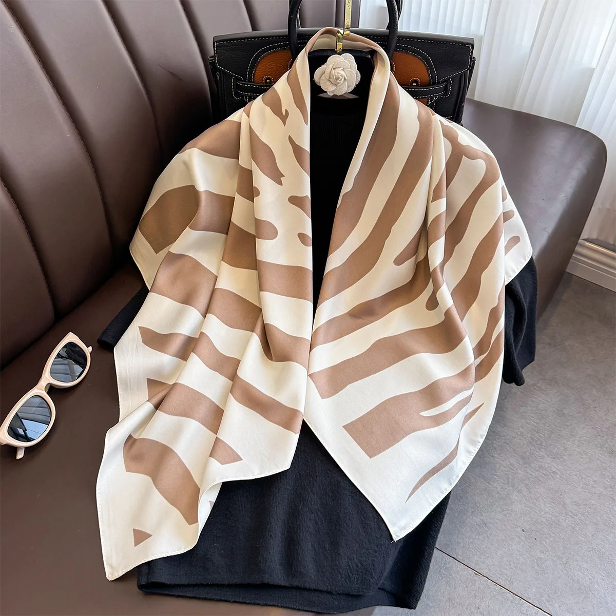 Neuer Streifen-bedruckter Schal, 90 cm, großer quadratischer Schal, Twill-Seiden-Kopftuch, Sonnenschutz-Schal für Damen, Schals, Luxusmarke Image