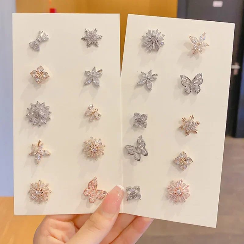 2 stücke Kleine Blume Kristall Brosche Pins Schmetterling Zirkon Abzeichen Feste Kleidung Zubehör Luxulry Schmuck Broschen für Frauen Image