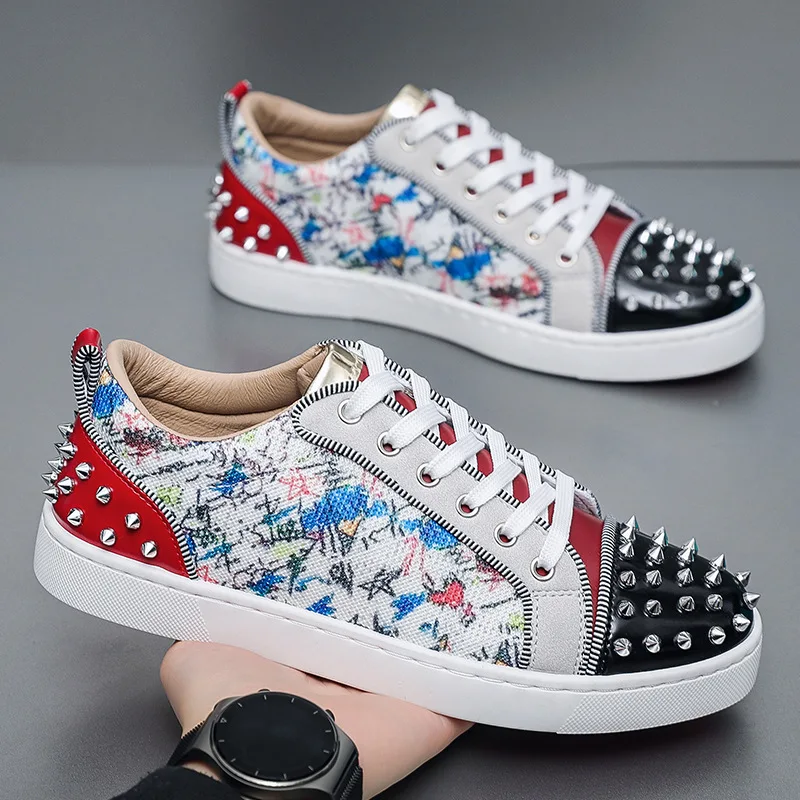 Neue Straße Persönlichkeit Skate Schuhe Männer Trend Turnschuhe konische Nieten lässig Nieten Trainer Mode Punk Hip Hop Schuhe Mann Junge Image