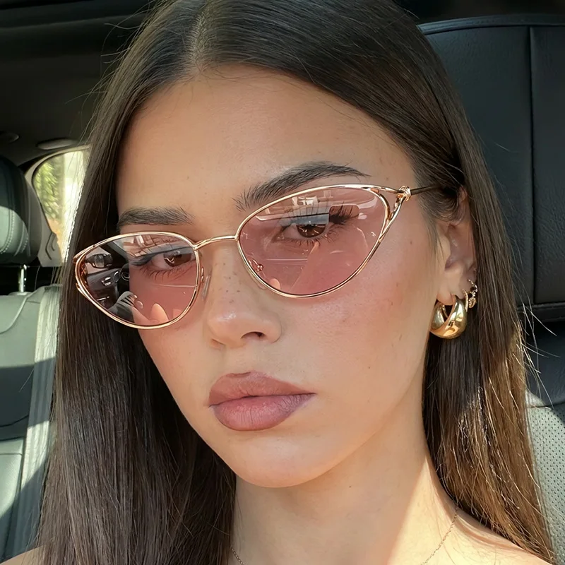 Personalisierte Tomboy-Sonnenbrille mit Retro-Knotenverzierung, kleinen Rahmen und Cat-Eye-Metallgläsern Image