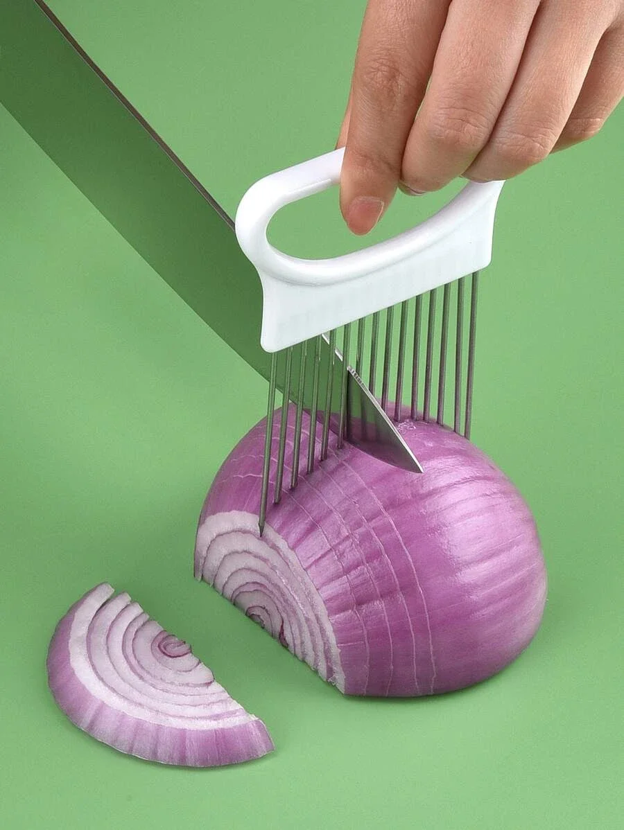 Schneiden Sie Zwiebeln mühelos mit diesem 1-teiligen bunten Zwiebelschneider-Küchenhalter aus Edelstahl mit Kartoffelchips Image