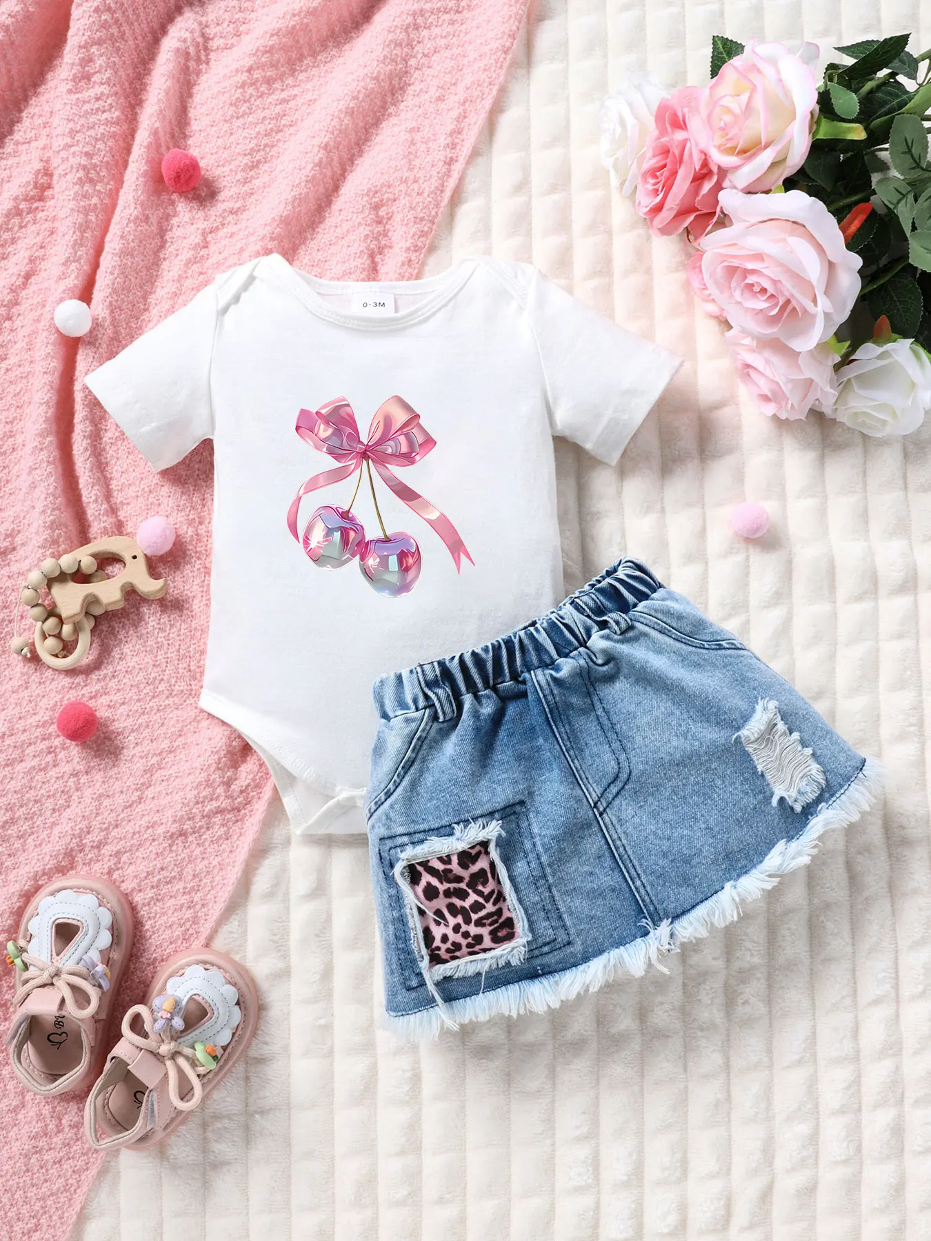 Sommerliches Kirsch-Schleifen-Denim-Set für Babymädchen: Baby-Unterteil + Leopardenmuster-Jeansrock mit Löchern, Zweiteiliges Set Image